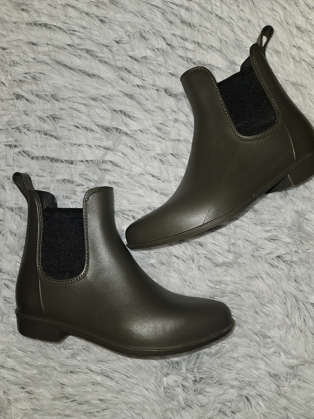 ~~A New Day Olive Green Chelsea Rain Boots Size 8 | Waterproof Rubber Booties~~
